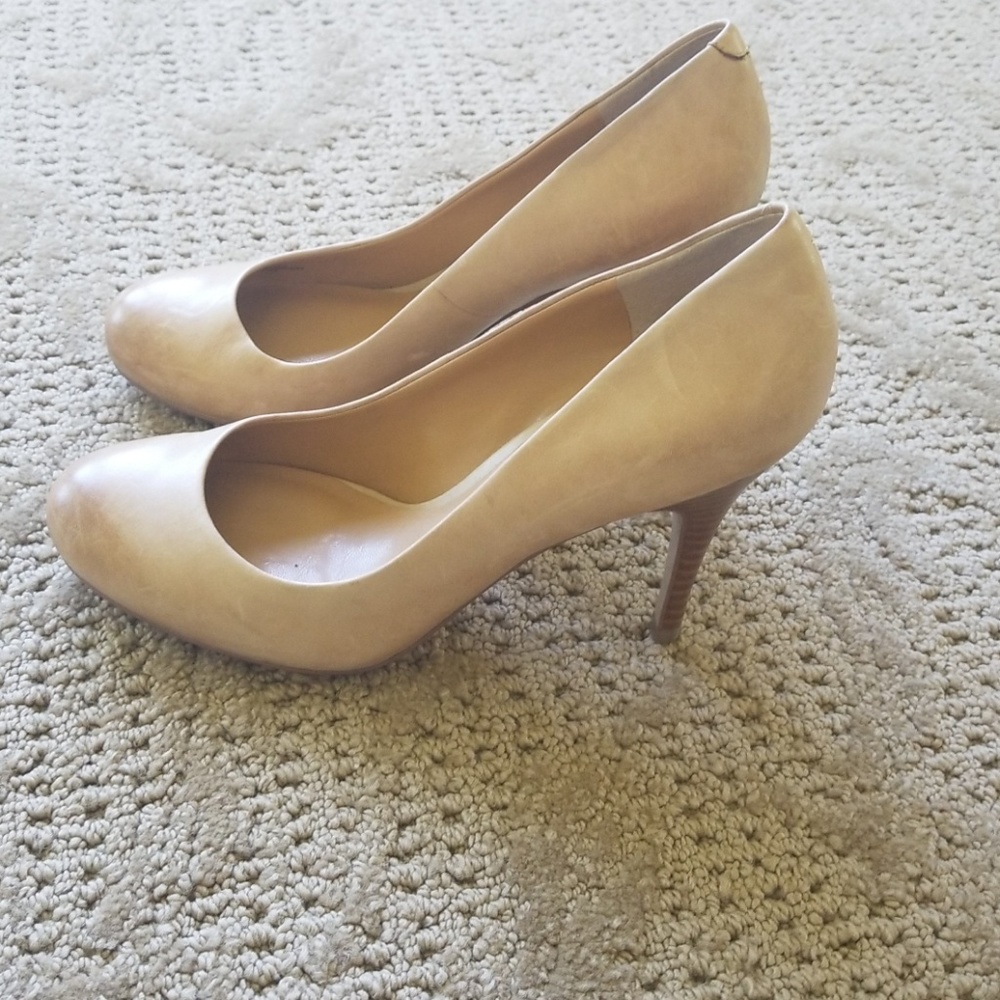 Heels - Picture 2 of 4